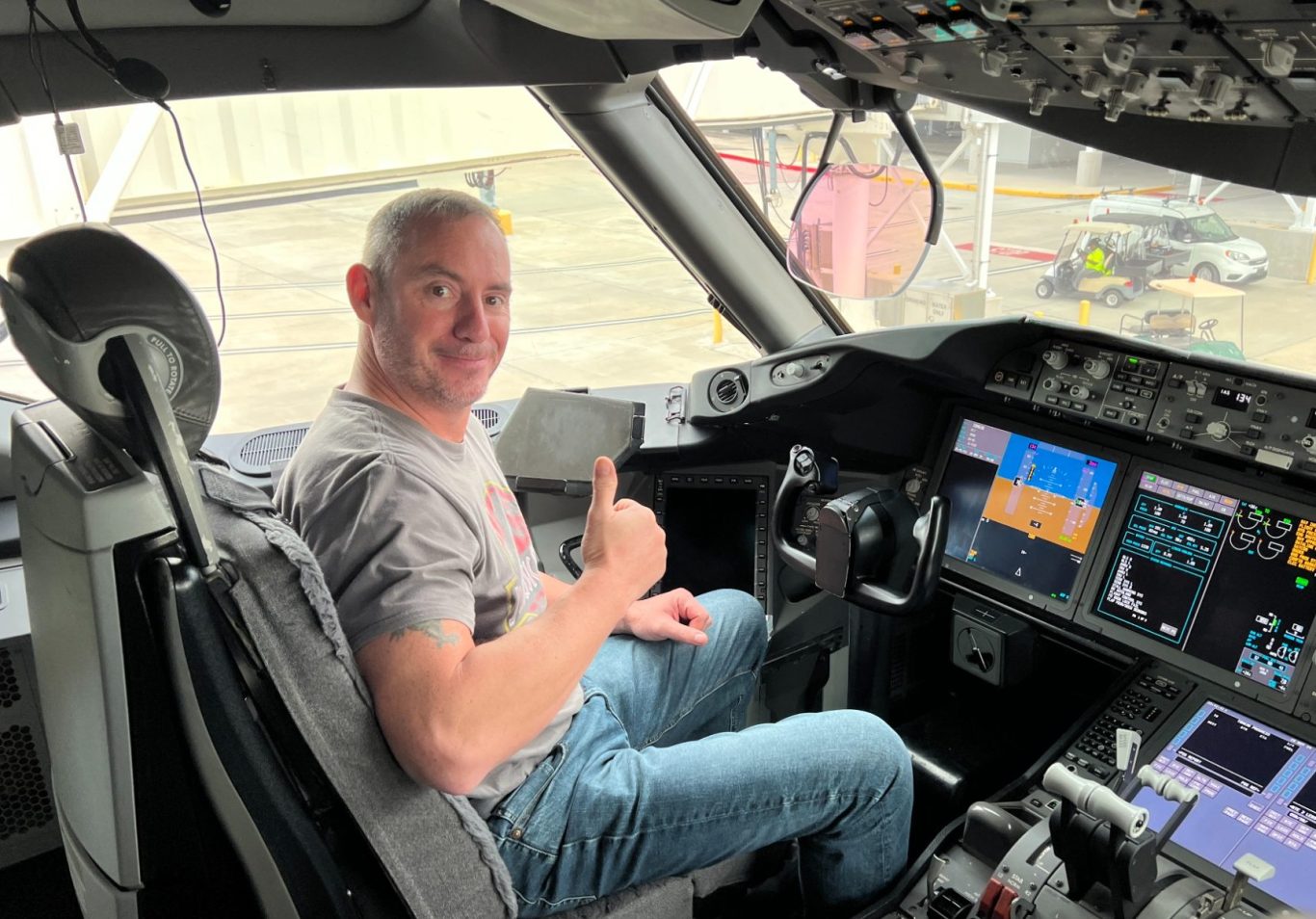 Keeping the seat warm before take off #TUI Travel Guy Dave TUI